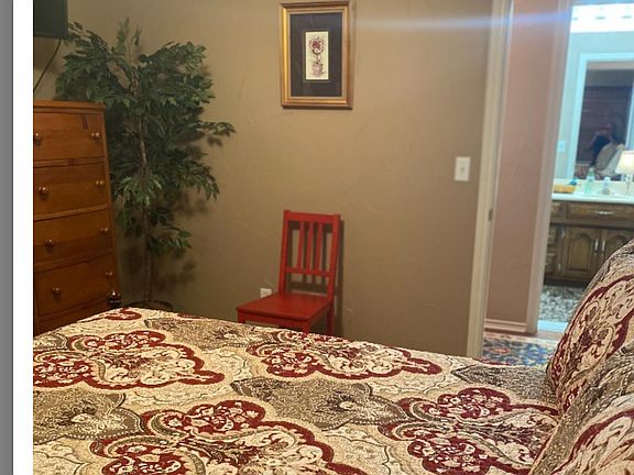 2nd image of 2401 Glen Forest Ln