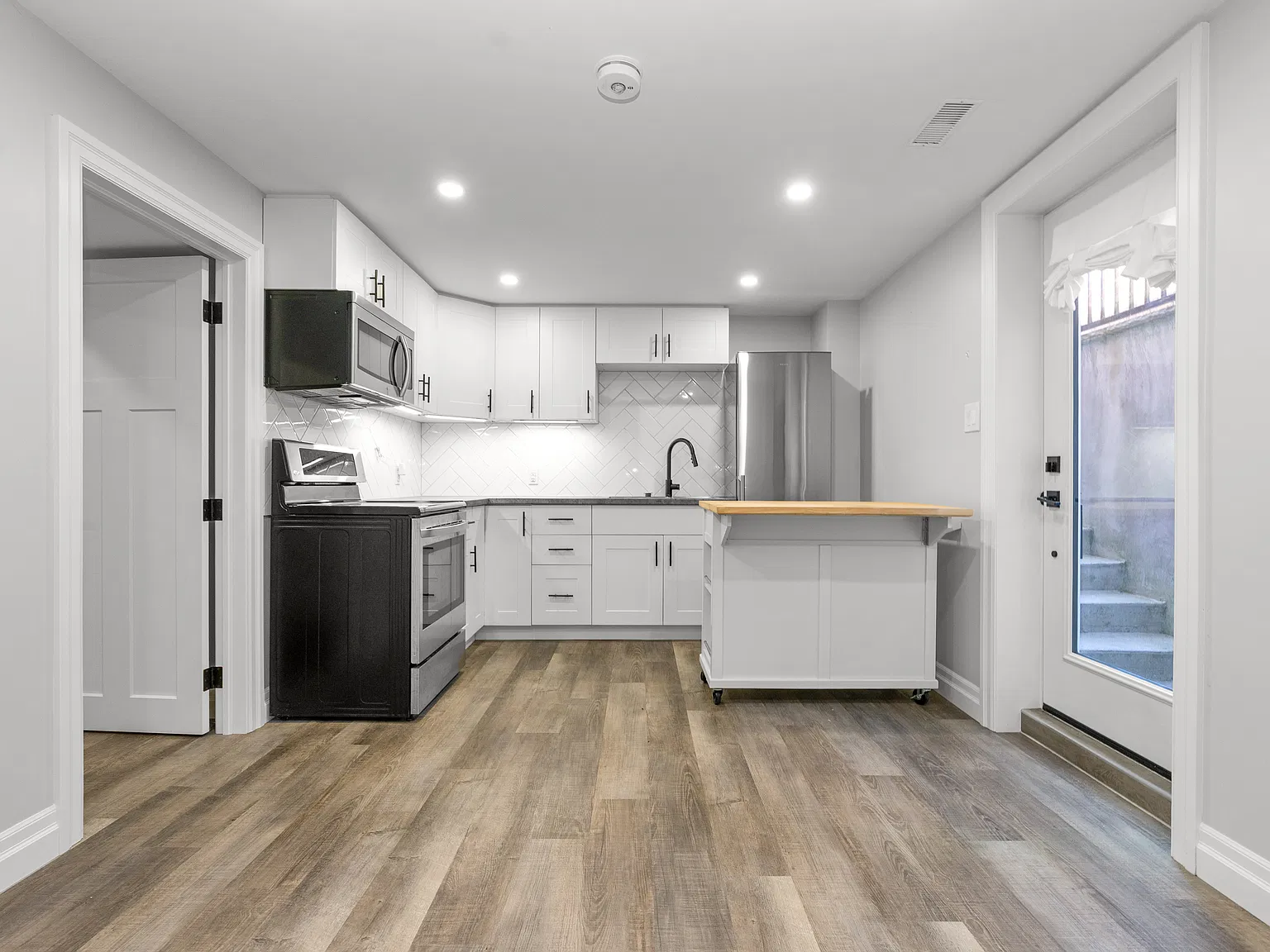 8 Lister Dr, Barrie, ON L4N 0L5, Canada — Photo 2