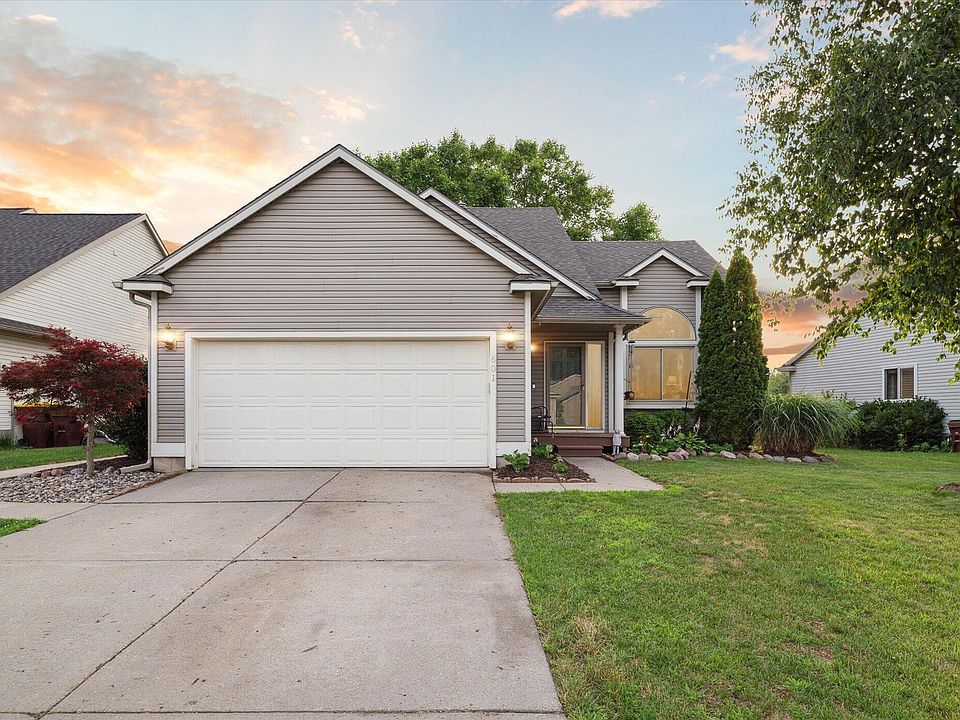 1st image of 601 Winding River Dr
