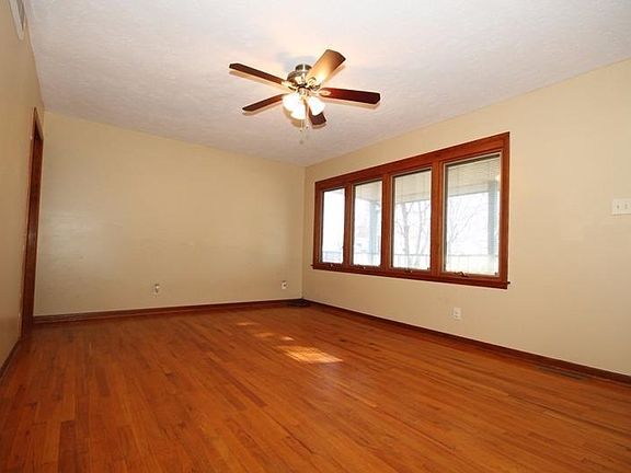 3rd image of 860 Skyline Dr