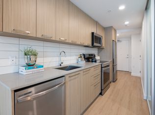 3833 Fraser St #318, Vancouver, BC V5V4E3