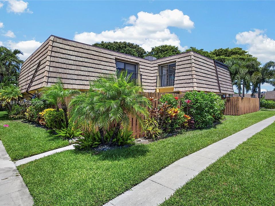 1st image of 953 Springdale Cir