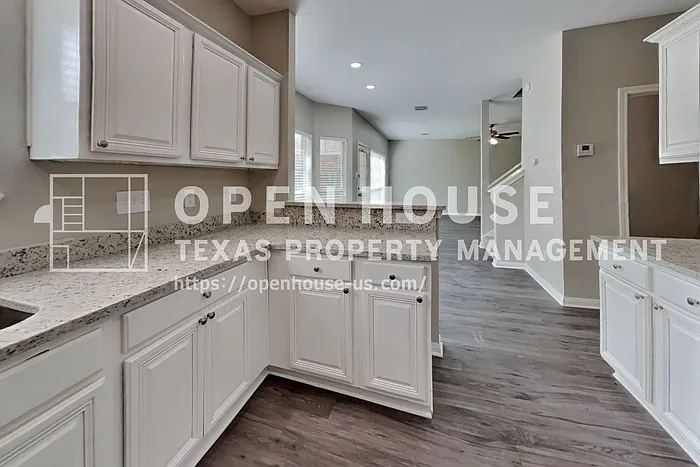 823 Portsmouth Dr — Photo 8