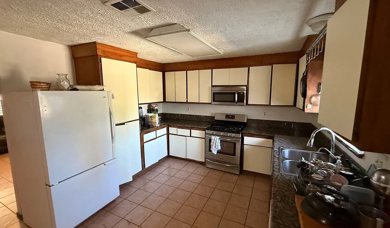4 bed, 2.0 bath, $3,500 — Photo 4