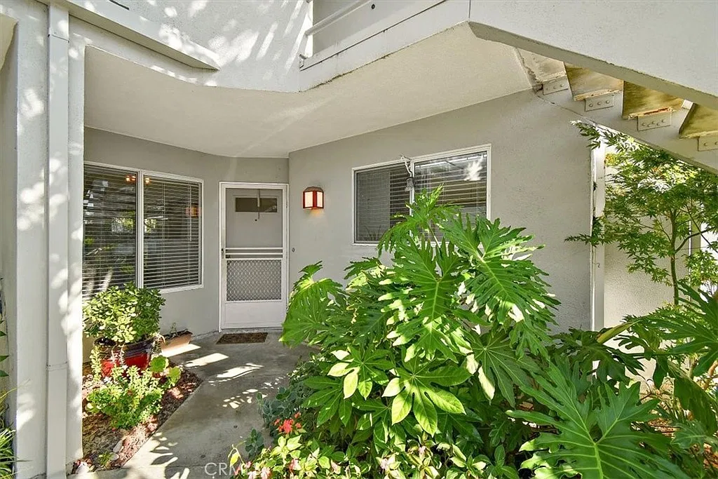 2 bed, 942 sqft, $3,100 — Photo 1