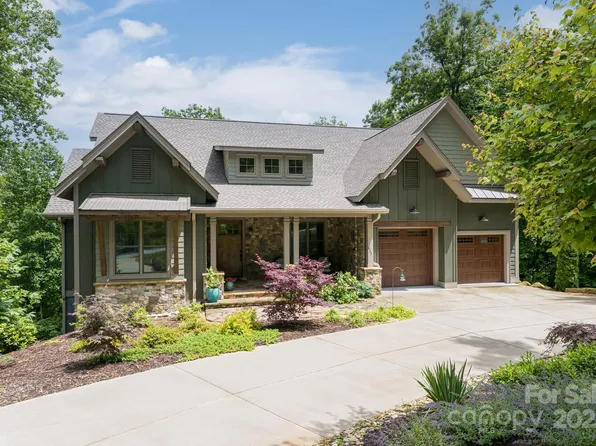 807 Hollybrook Dr, Flat Rock, NC 28731