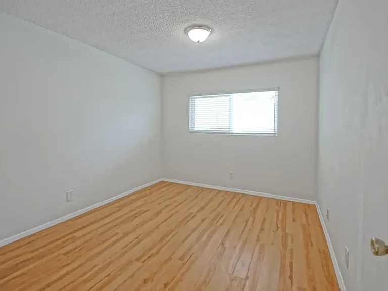 1815 Clark Ln — Photo 24