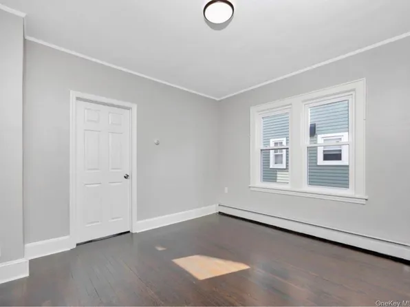 98 N Grove St #2, Valley Stream, NY 11580