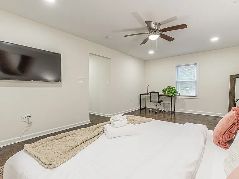 1215 Anchor Ter SW — Photo 9