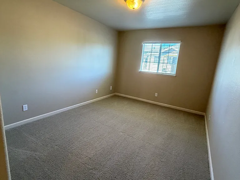 Lincoln Gardens Apartments — Photo 32