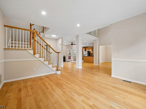 4th image of 4 Revere Dr