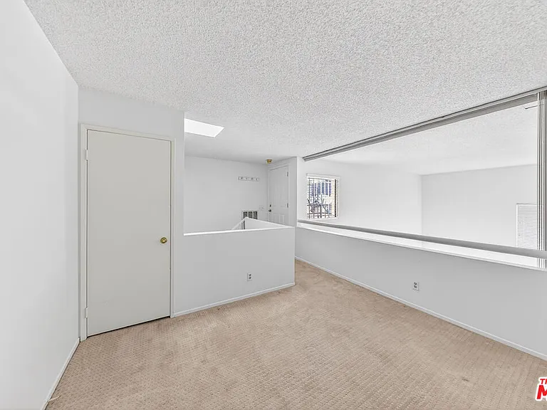 1118 Valencia St #310 — Photo 10