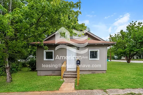 400 Holmes St Photo 1