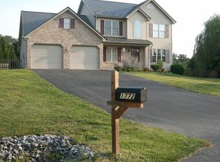 1772 Bell Ave, Chambersburg, PA 17202