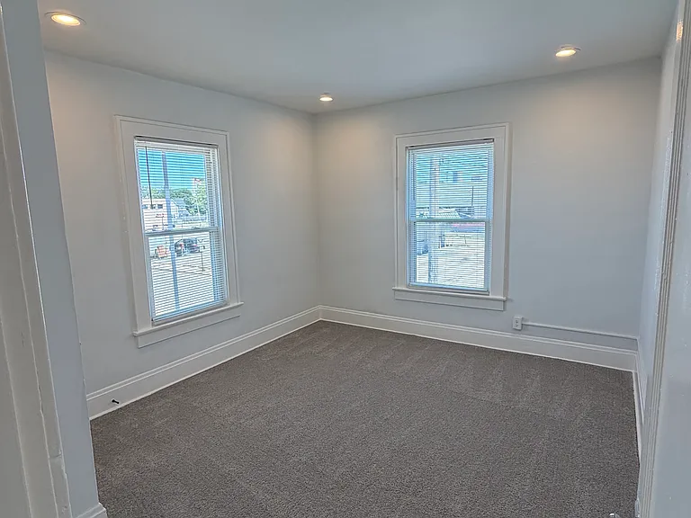 27 Dakota Ave — Photo 4