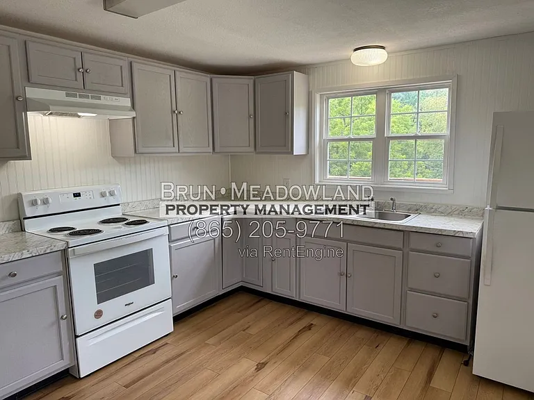 2250 Woodby Ln — Photo 4