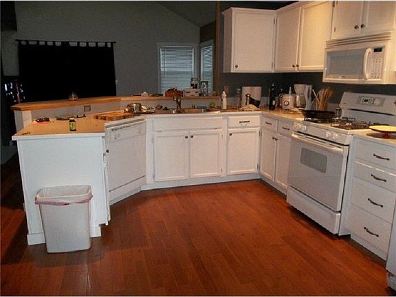 3rd image of 102 87th Ave SE