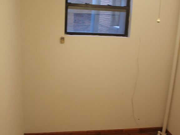 4th image of 238 E 6th St APT 3