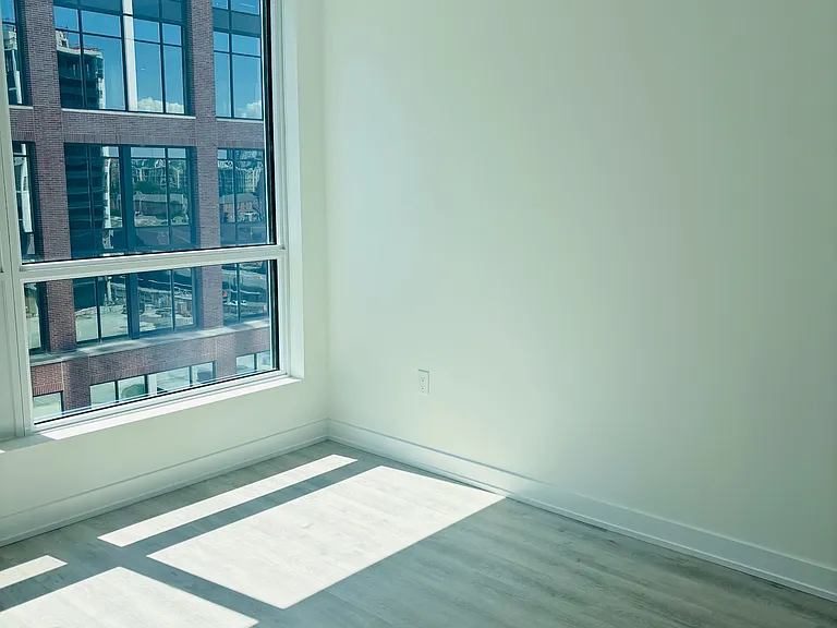 15 Richardson St #927 — Photo 4