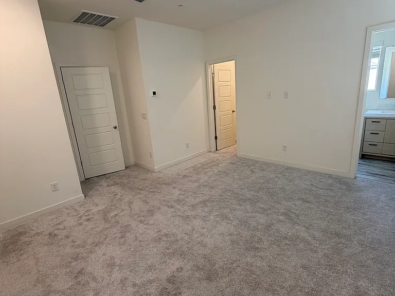 2236 W Laurie Ln — Photo 18