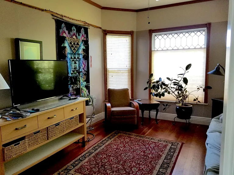 Parlor/TV room