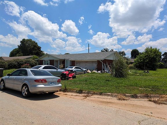 3rd image of 914 W Banz Rd