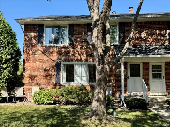 42246 Toddmark Ln, Clinton Township, MI 48038
