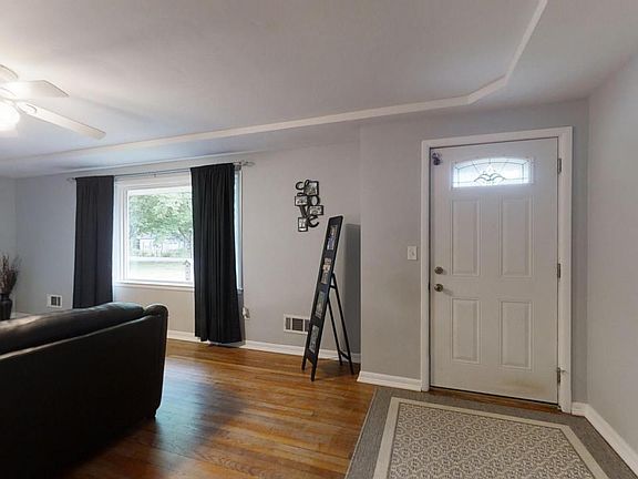 4th image of 2414 Shoreham Dr