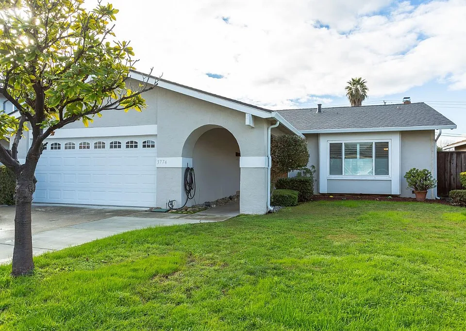3774 Caravella Dr