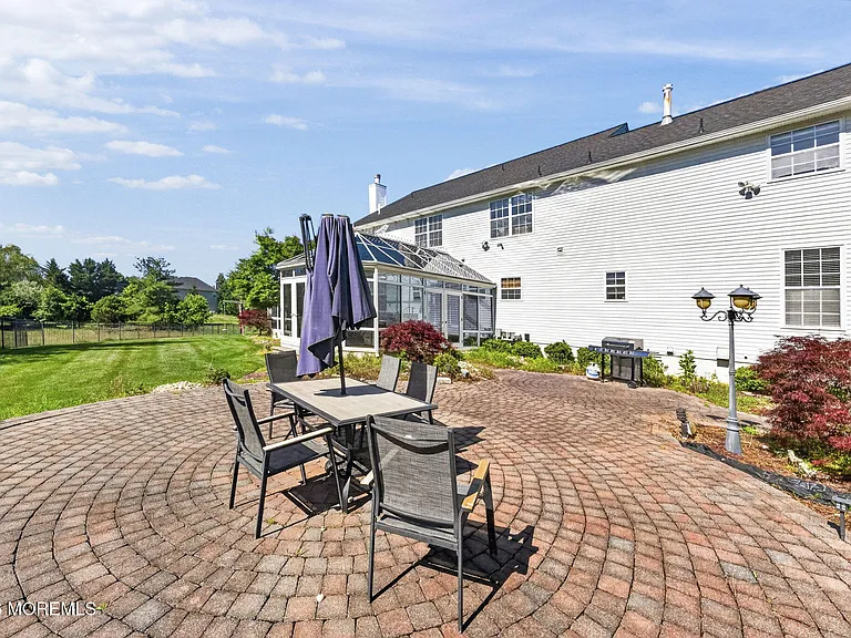 14 Heathrow Ct — Photo 49