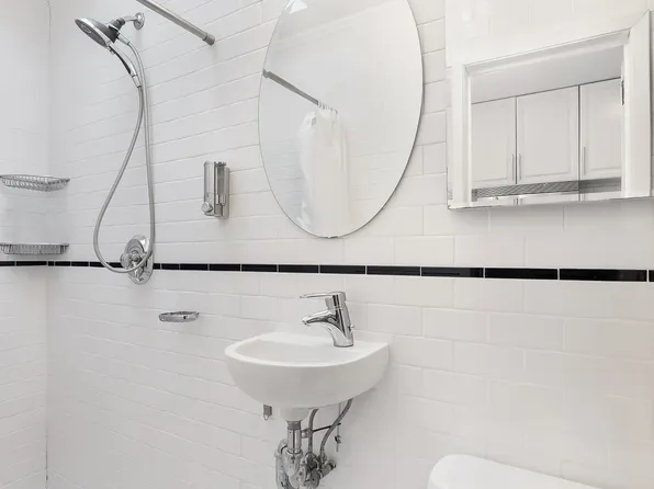 522 West 50th Street image 4 of 5