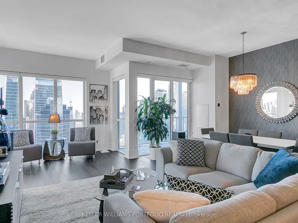 300 Front St W #4403, Toronto, ON M5V 0E9