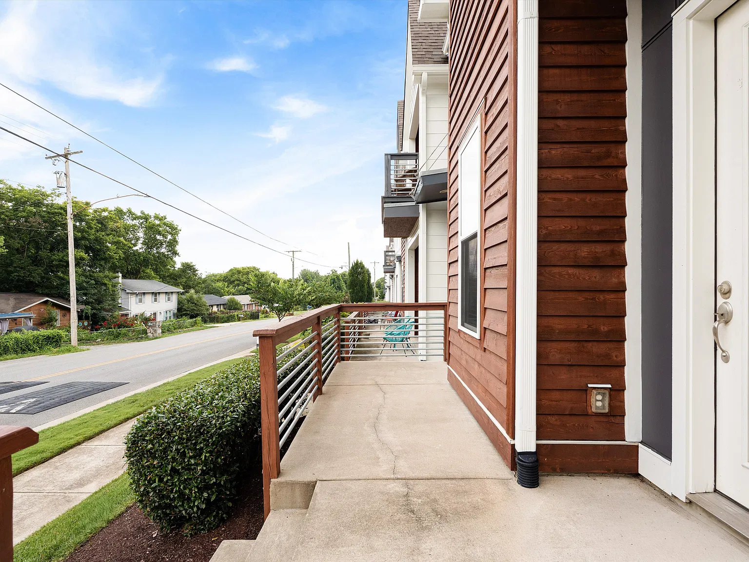 672 James Ave — Photo 3