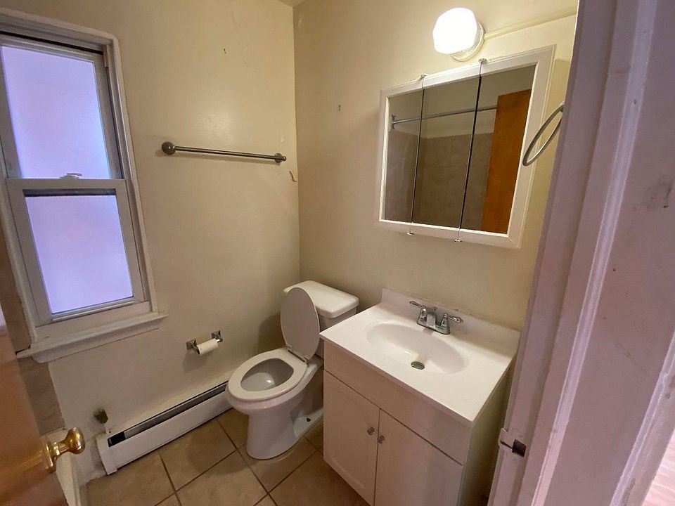 2nd image of 707 N 8th St