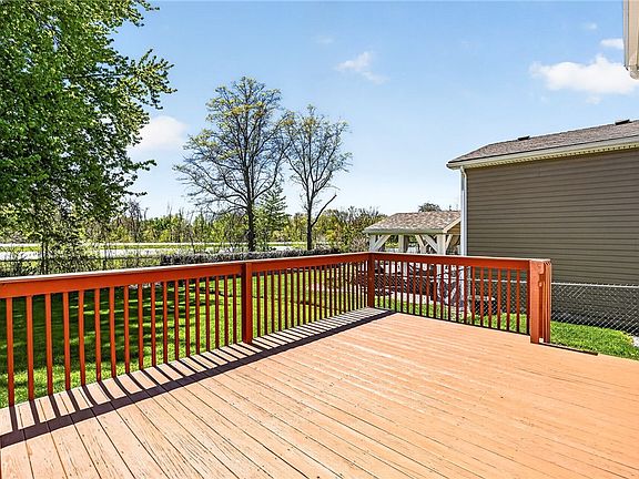 4th image of 383 Pebbleview Dr