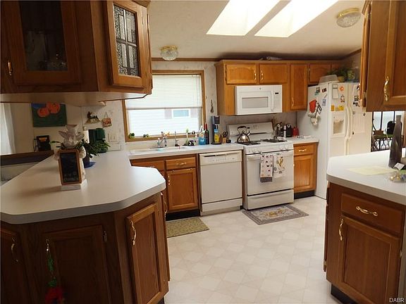 3rd image of 11066 Oakwood Village Blvd