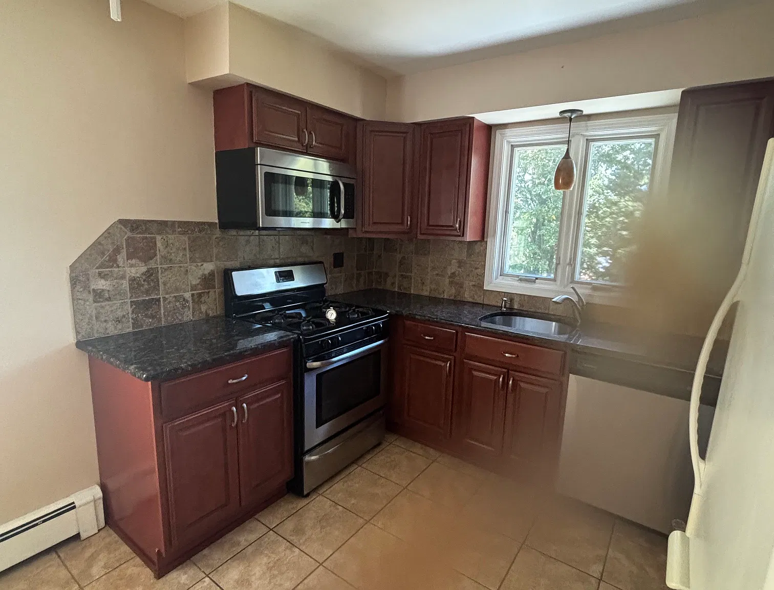 61 Mary Ave — Photo 3