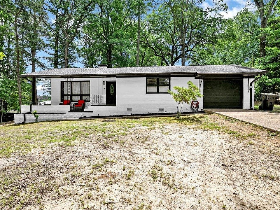 1st image of 302 Broadway Cir