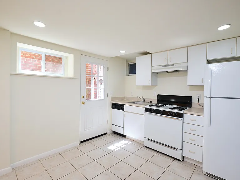 1600 Foxhall Rd NW — Photo 33