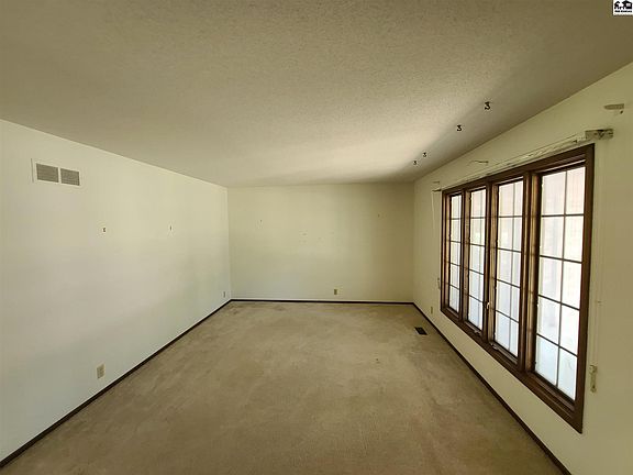 3rd image of 2403 Westminster Dr