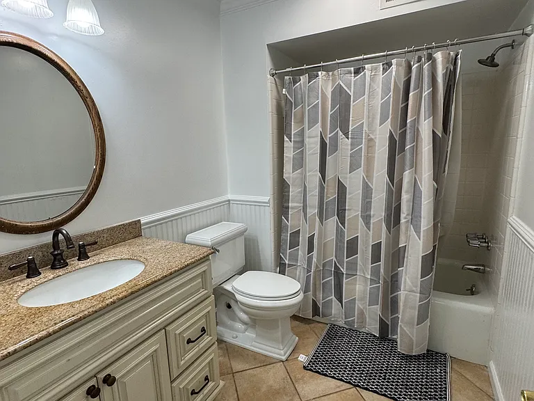 1231 Reverdy Ln #B — Photo 2