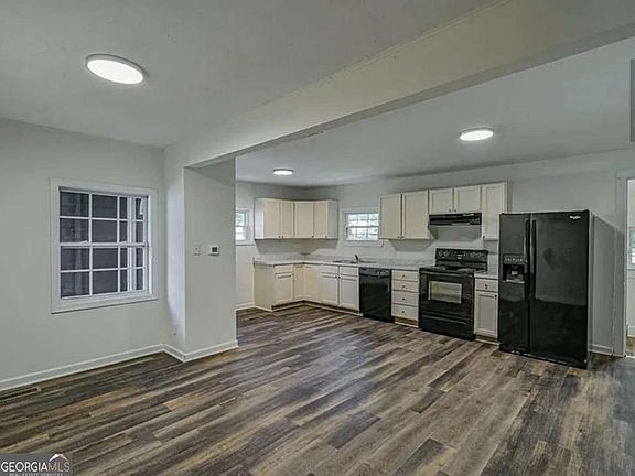 3rd image of 24 E Main St