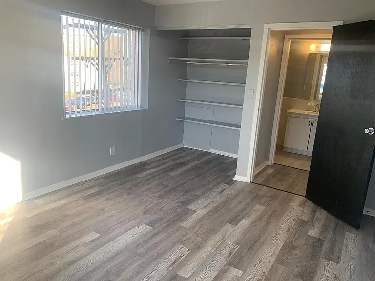 727 W Riverview Ave #405 — Photo 14