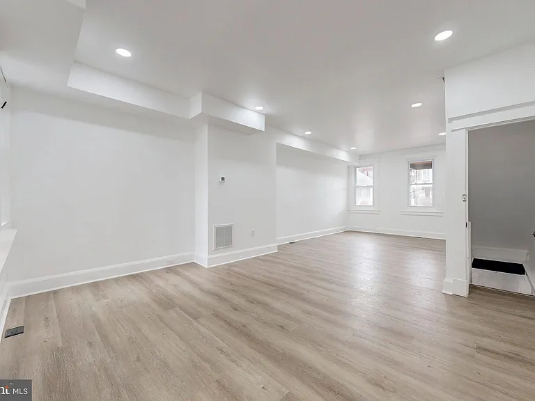 2320 W Lexington St — Photo 7