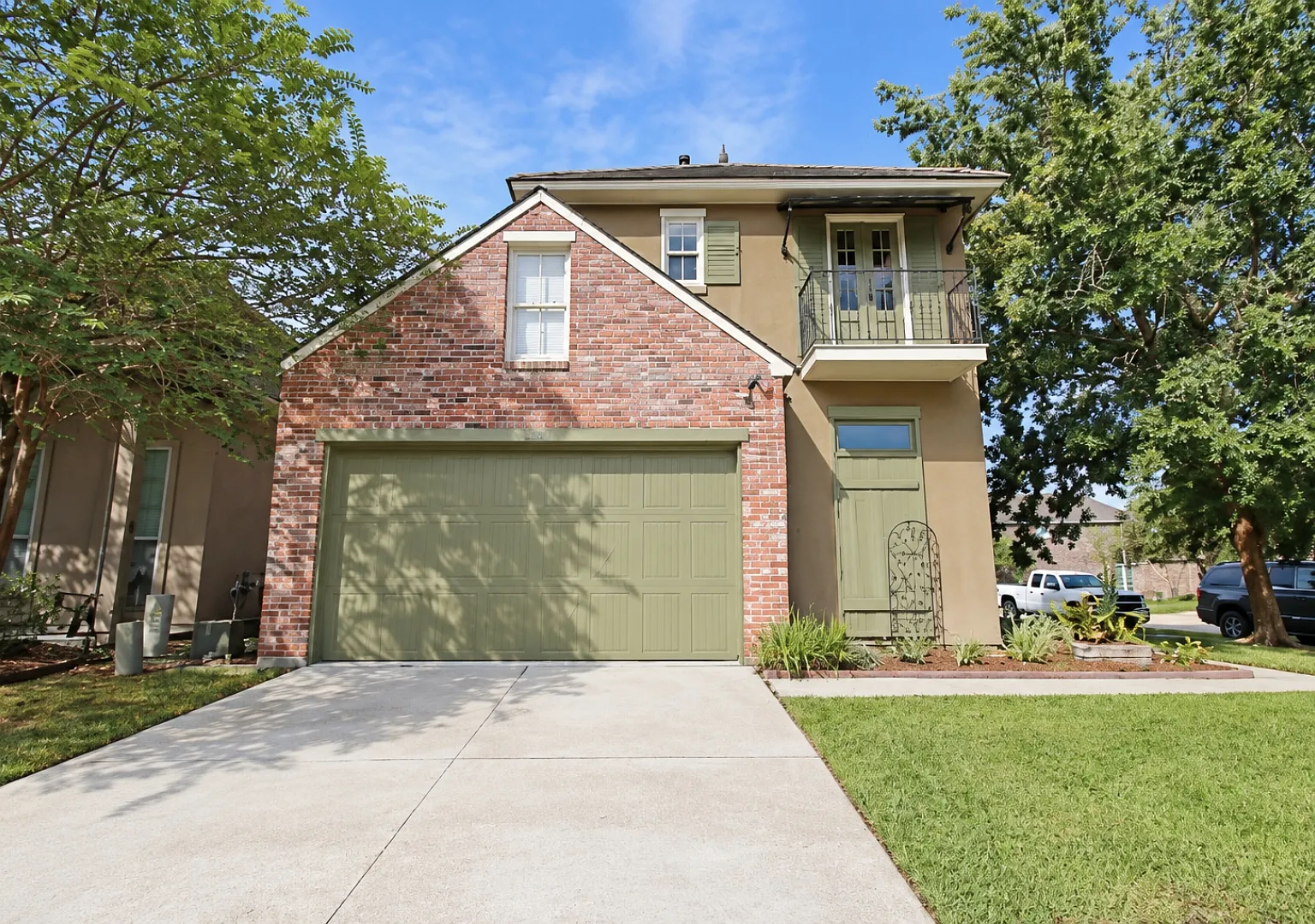 3 bed, 2.5 bath, 2018 sqft, $2,500 — Photo 1