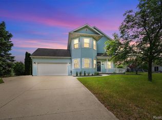 2360 Hickory Circle Dr, Howell, MI 48855
