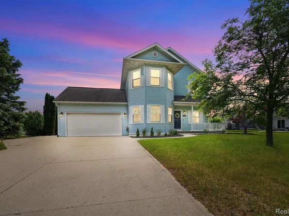 2360 Hickory Circle Dr, Howell, MI 48855