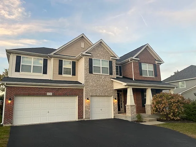 16W764 Hawthorne Ct — Photo 1