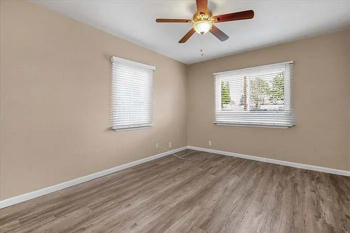 250 Oxford Ave — Photo 7