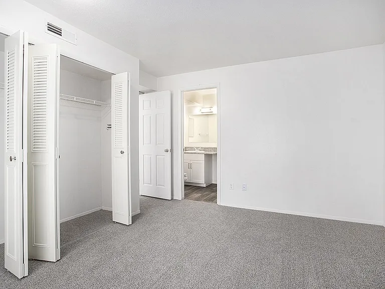 Pine Knoll Apartments — Photo 38